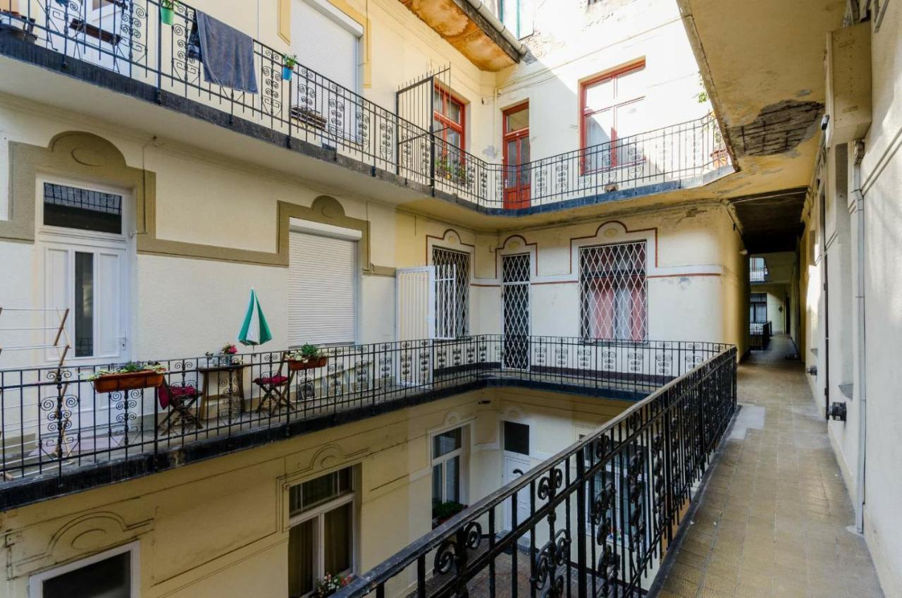Quiet Cozy Apartment In Party Street E1 Budapest Bagian luar foto