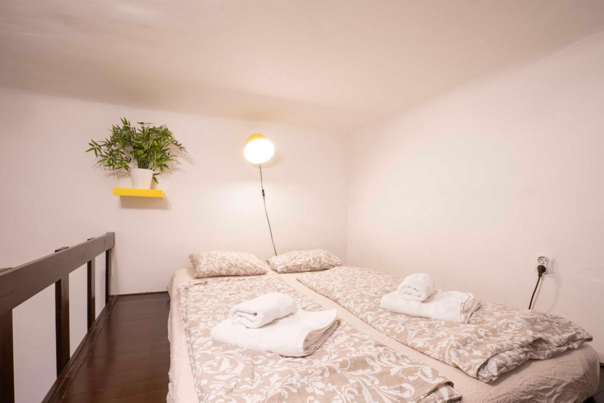 Quiet Cozy Apartment In Party Street E1 Budapest Bagian luar foto