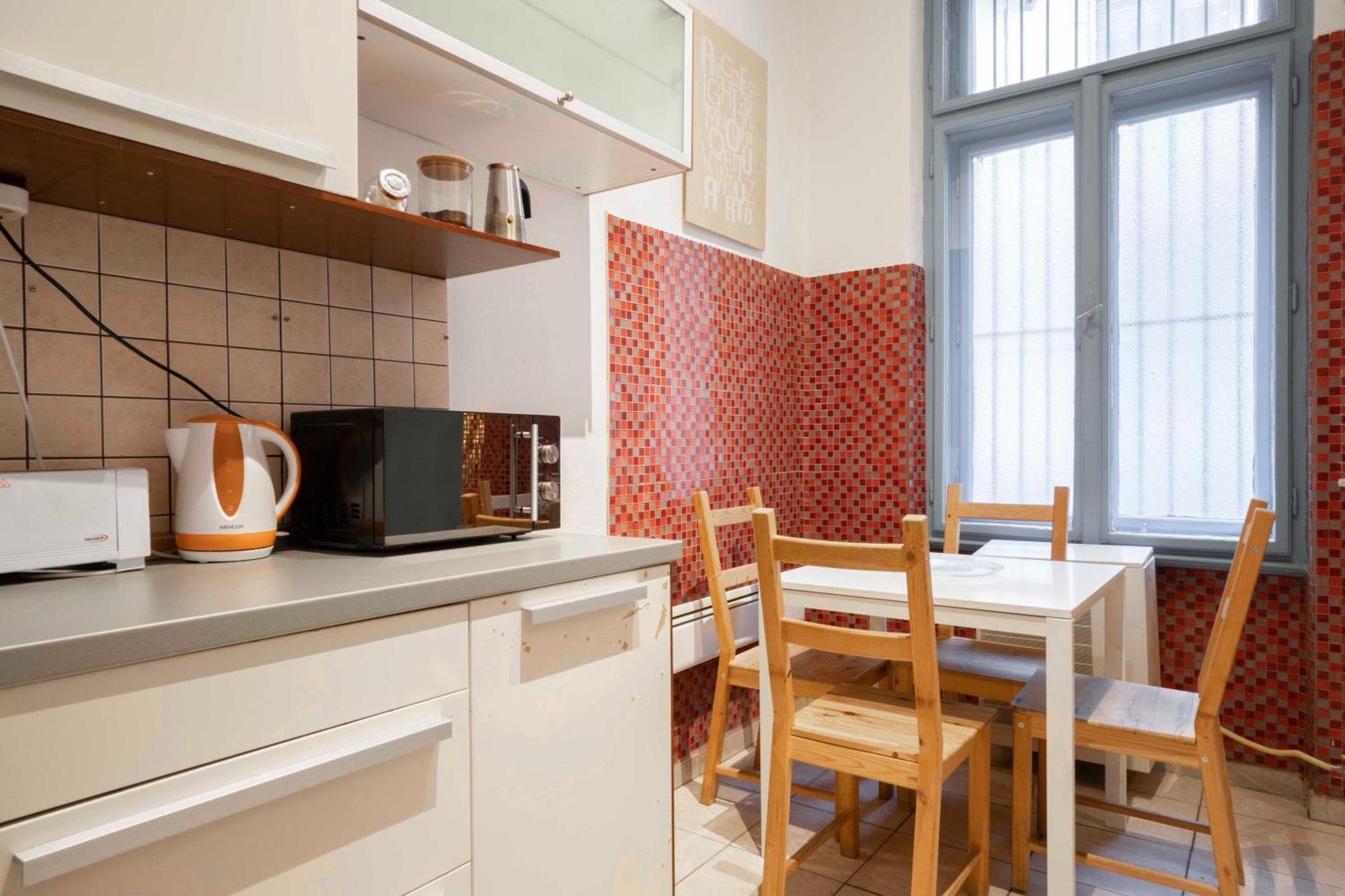 Quiet Cozy Apartment In Party Street E1 Budapest Bagian luar foto